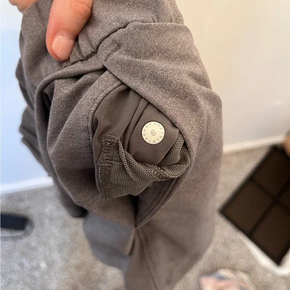 Lululemon On the Fly Short 2.5" Heathered Slate Size 6 - Picture 8 of 8